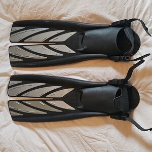 Black and Gray Diving Fins